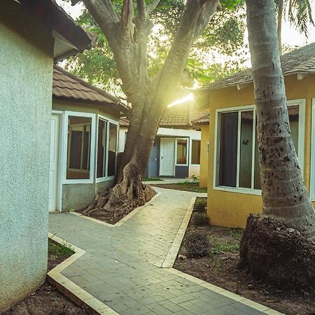Tropic Garden Hotel Bakau Exterior foto
