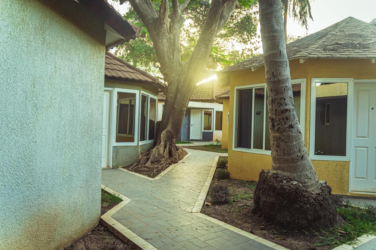 Tropic Garden Hotel Bakau Exterior foto