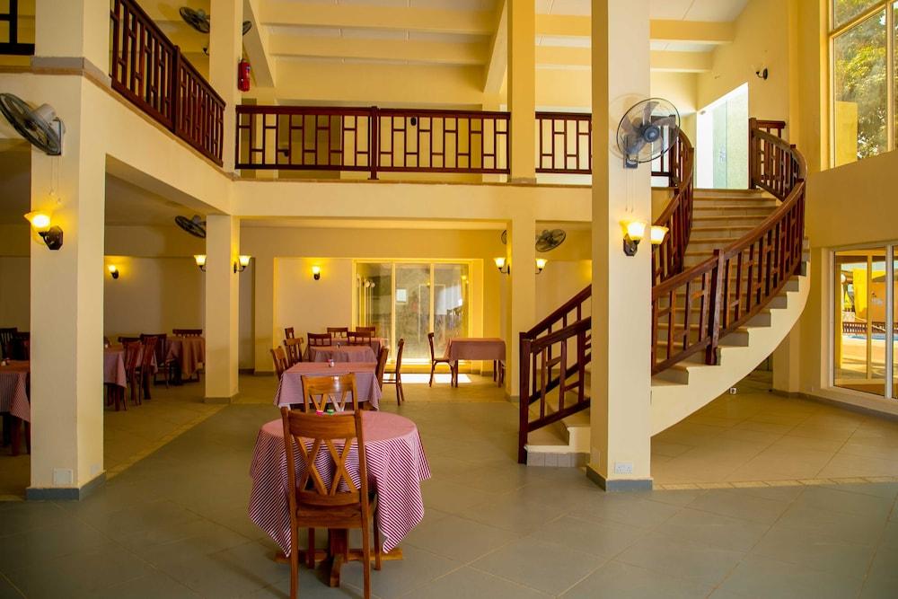 Tropic Garden Hotel Bakau Exterior foto