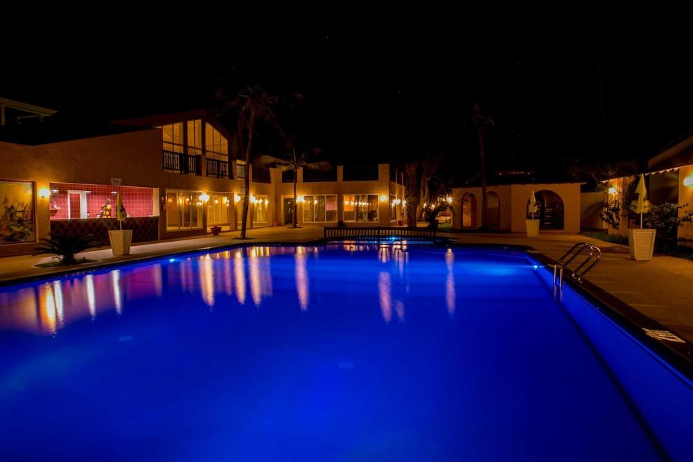 Tropic Garden Hotel Bakau Exterior foto
