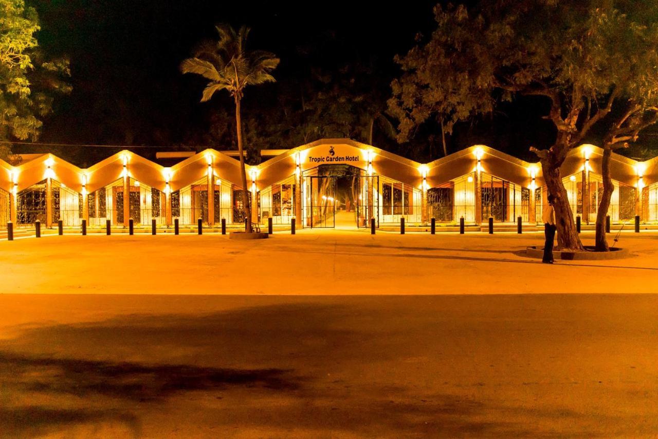 Tropic Garden Hotel Bakau Exterior foto
