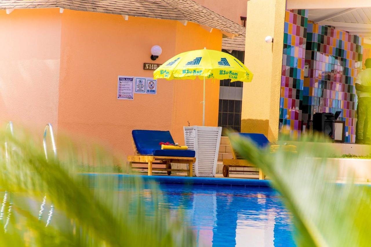Tropic Garden Hotel Bakau Exterior foto
