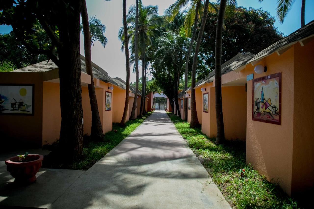 Tropic Garden Hotel Bakau Exterior foto